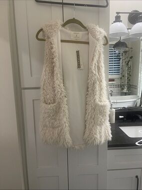 Ashley By 26 International Cream Faux Fur Hooded Vest NWT